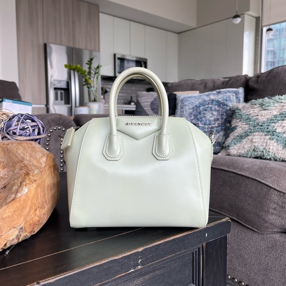 Authentic GIVENCHY Antigona Mini Shoulder Handbag - Picture 1 of 10